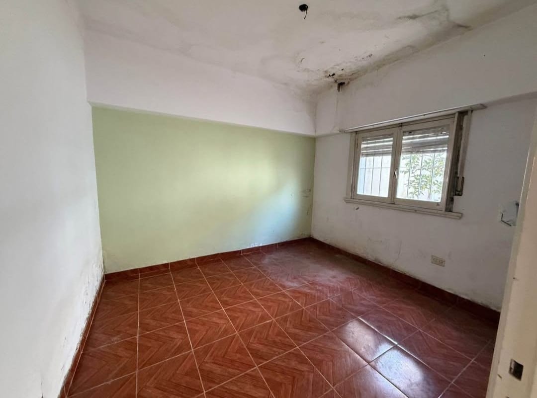 Venta de chalet 3 ambientes al frente + segunda propiedad 3 ambientes al fondo, en zona Mundialista