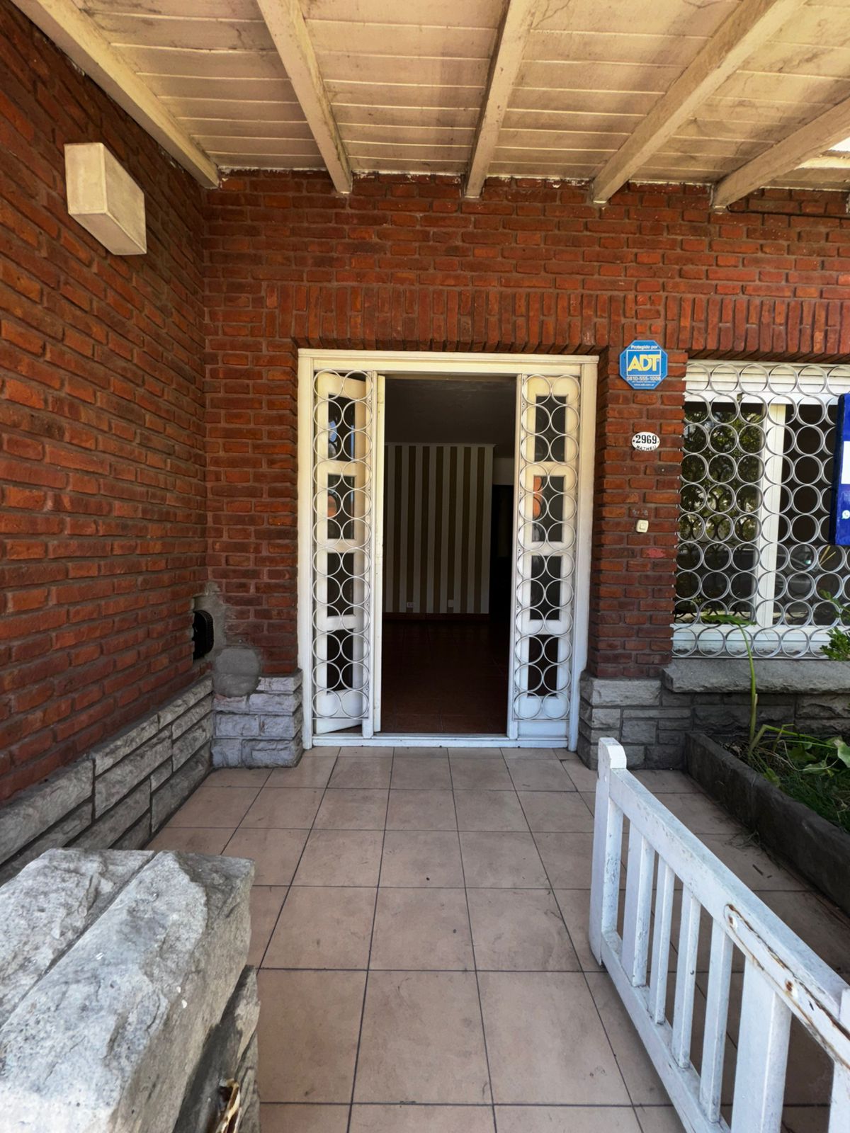 VENTA DE CASA 3 AMBIENTES EN BARRIO CHAUVIN
