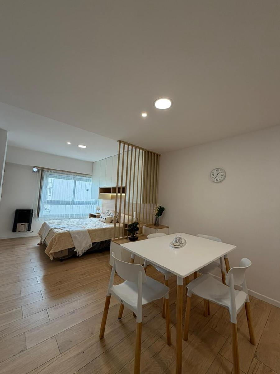 Venta departamento 1 ambiente. Zona Plaza Colon