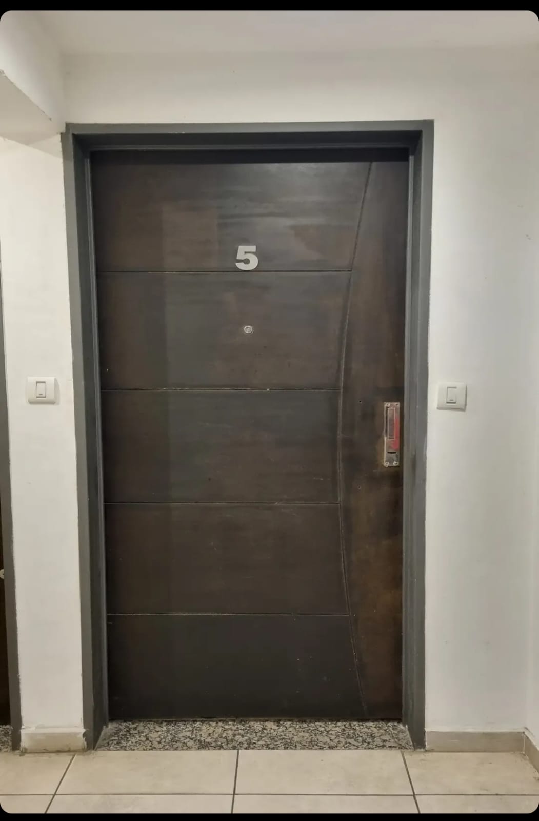 VENTA MONOAMBIENTE EN ZONA LA PERLA CON COCHERA